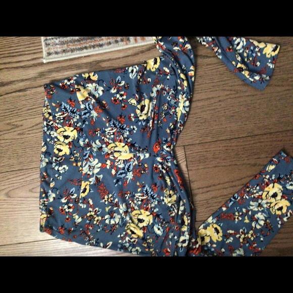 LuLaRoe Leggings Slate blue with Flowers Tall &Curvy - Picture 4 of 6